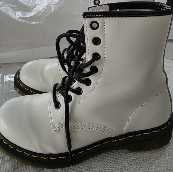 White Lace-Up Boots Dr. Martens Air Wair AW004 Size 7 - Picture 3 of 11